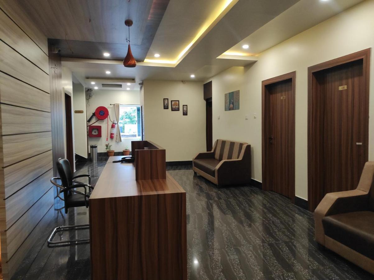 Hotel Paradise - Biswanath Chariali Bishnath Bagian luar foto